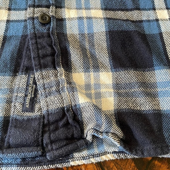 American Eagle Long Sleeve Plaid Flannel Button Down Blue and White Size Large - Picture 7 of 10
